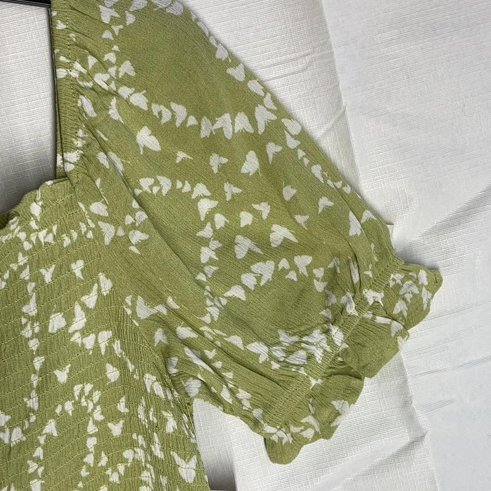 So smocked puff sleeve crop top w butterfly abstract print L jrs - Picture 10 of 17